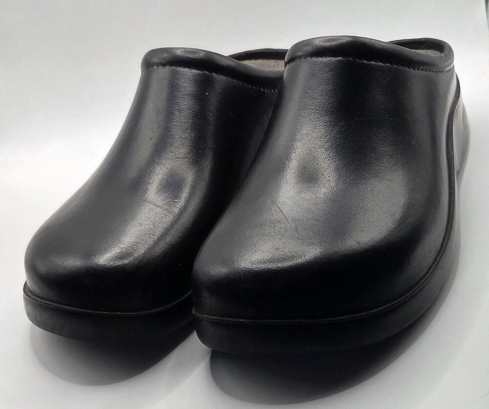 Klogs Footwear Women's 8 Black Slip Resistant Work Clogs Nursing Chef Mules...